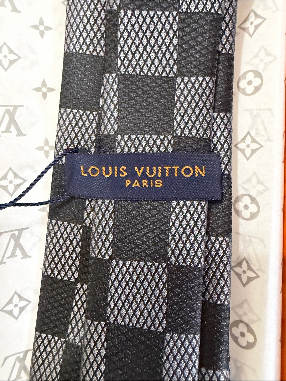 Louis Vuitton Checkered Tie - Picture 6 of 7